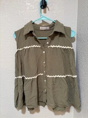 Olive Green Sleeveless Button-Up Tank Top with Cream Trim